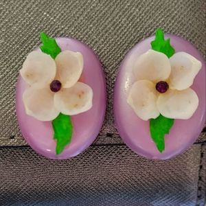 1940's Shell Flower Earrings Lavender